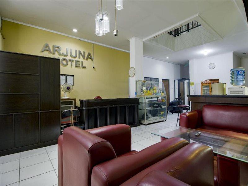 Hotel Arjuna Bekasi Kültér fotó