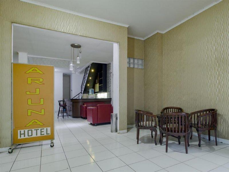 Hotel Arjuna Bekasi Kültér fotó