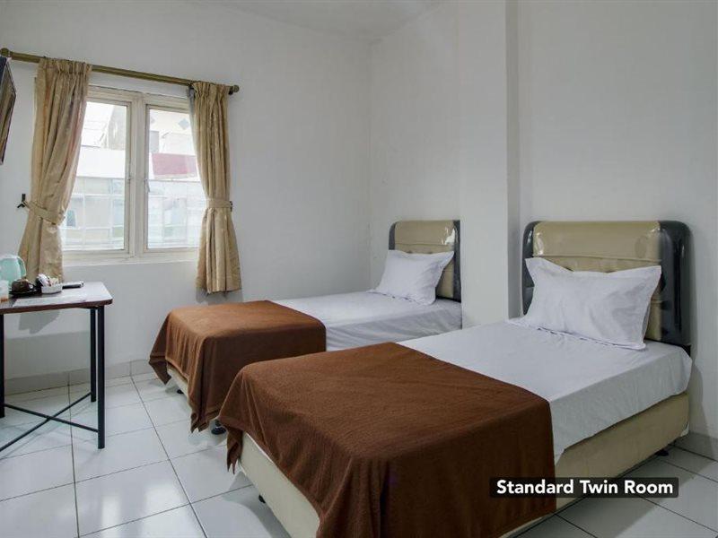 Hotel Arjuna Bekasi Kültér fotó