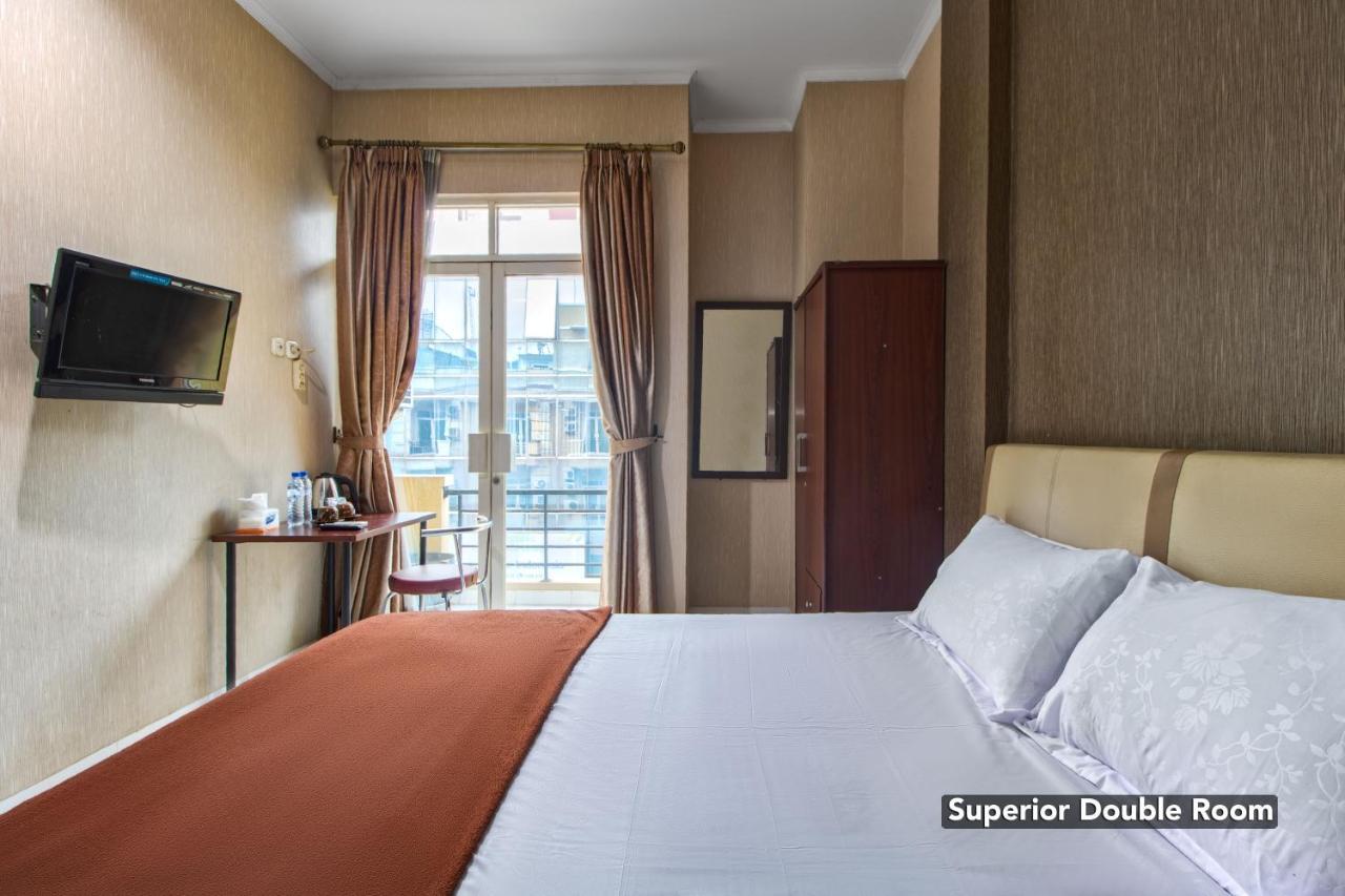 Hotel Arjuna Bekasi Kültér fotó