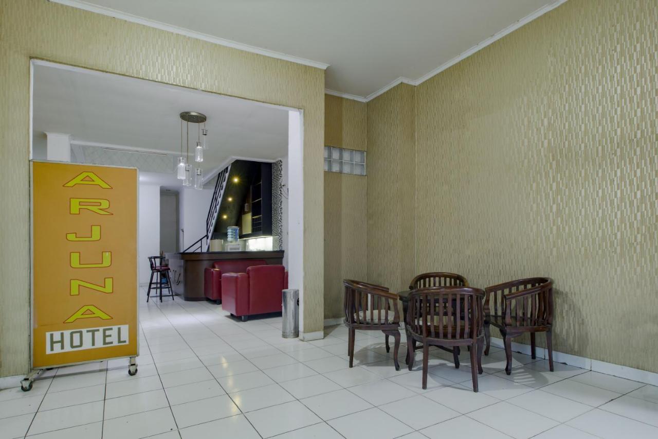 Hotel Arjuna Bekasi Kültér fotó