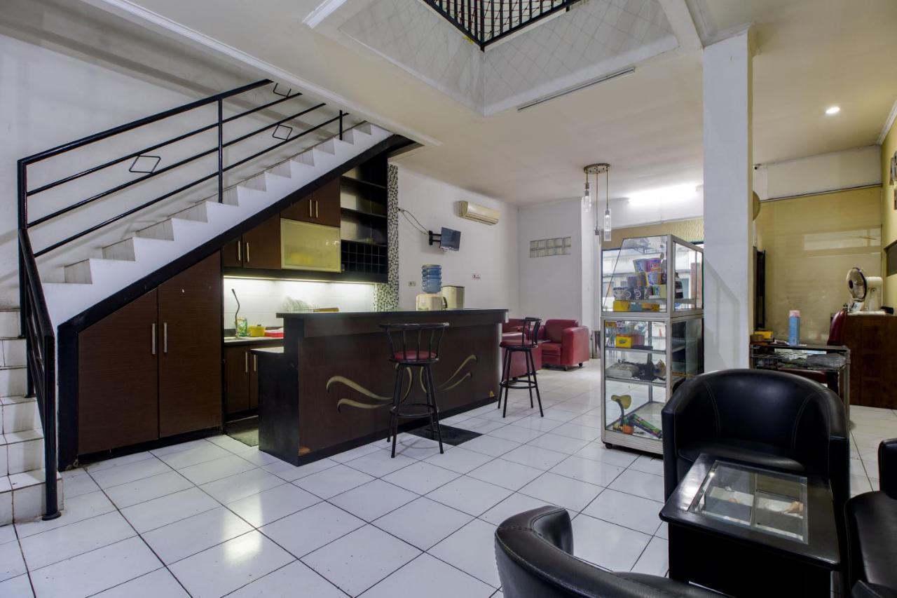 Hotel Arjuna Bekasi Kültér fotó