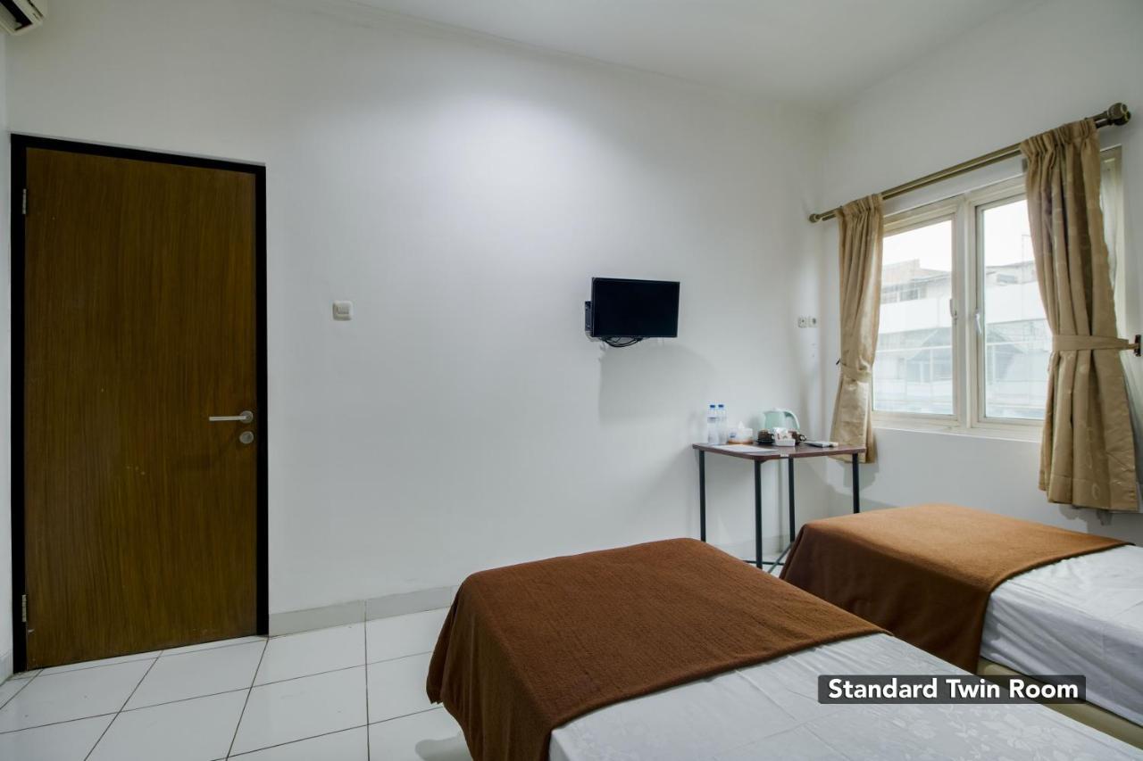Hotel Arjuna Bekasi Kültér fotó