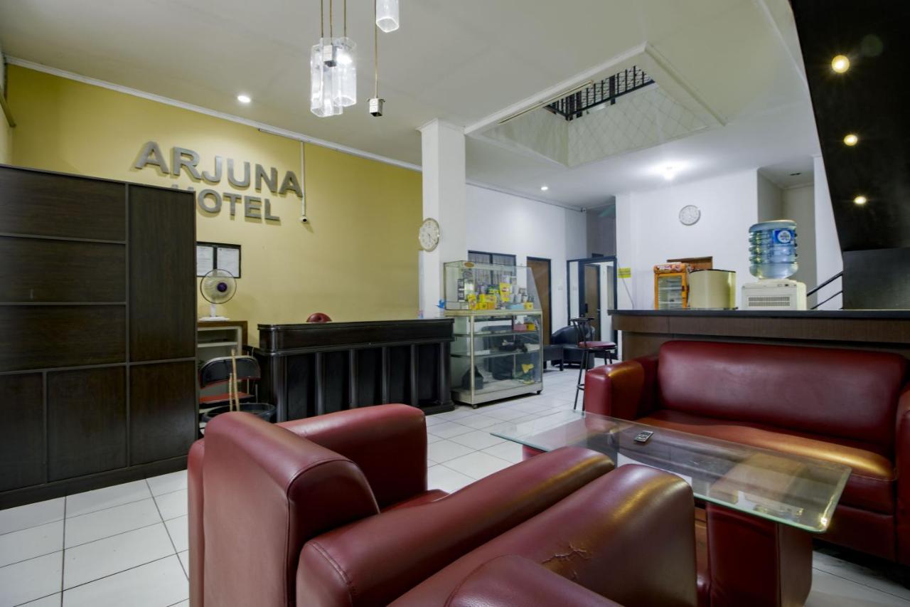 Hotel Arjuna Bekasi Kültér fotó
